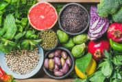 Kiste mit Früchten, Gemüse etc. Kiste mit Früchten, Gemüse etc.